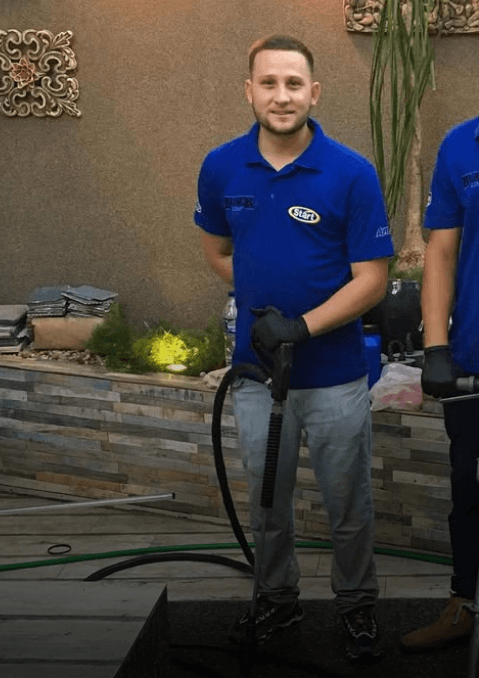 Profissional da Black Limp em serviço